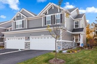 271 Charlestowne Lake Dr, Saint Charles, IL 60174