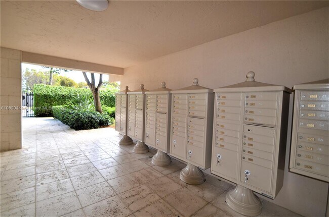 14500 SW 88th Ave unit Villagio at Palmetto, Palmetto Bay, FL 33176 - photo 6