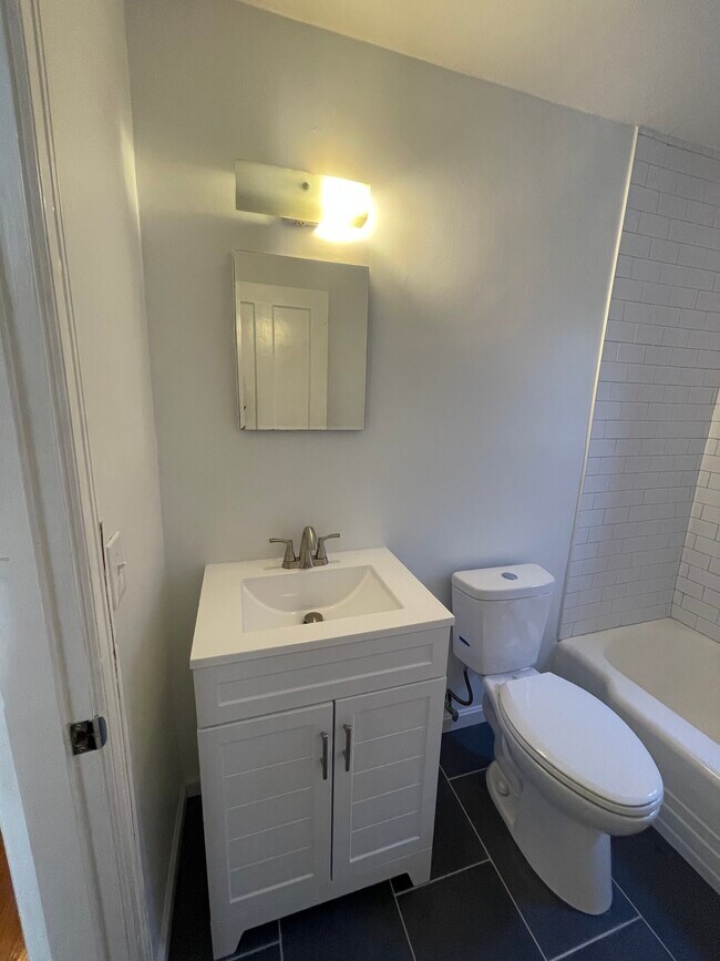 4864 Madison Rd unit 3, Cincinnati, OH 45227 - photo 4