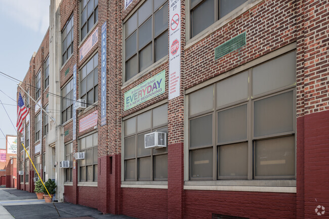 Grove Street Elementary School has a student-teacher ratio of 11 to 1.