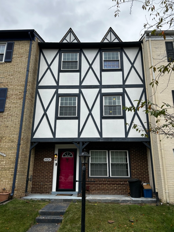 14826 Haymarket Ln, Centreville, VA 20120