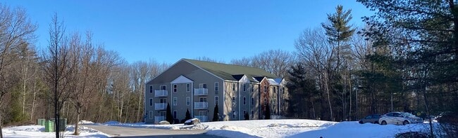The Residences at Spaulding Place, Large 2 bed 1 bath modern apartment with W/D Hook ups., Rochester, NH 03868 - photo 4