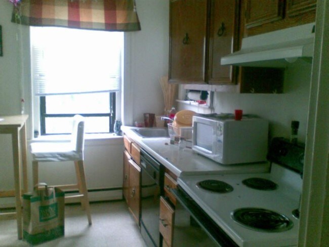 1422 Commonwealth Ave unit 3, Boston, MA 02134 - photo 2