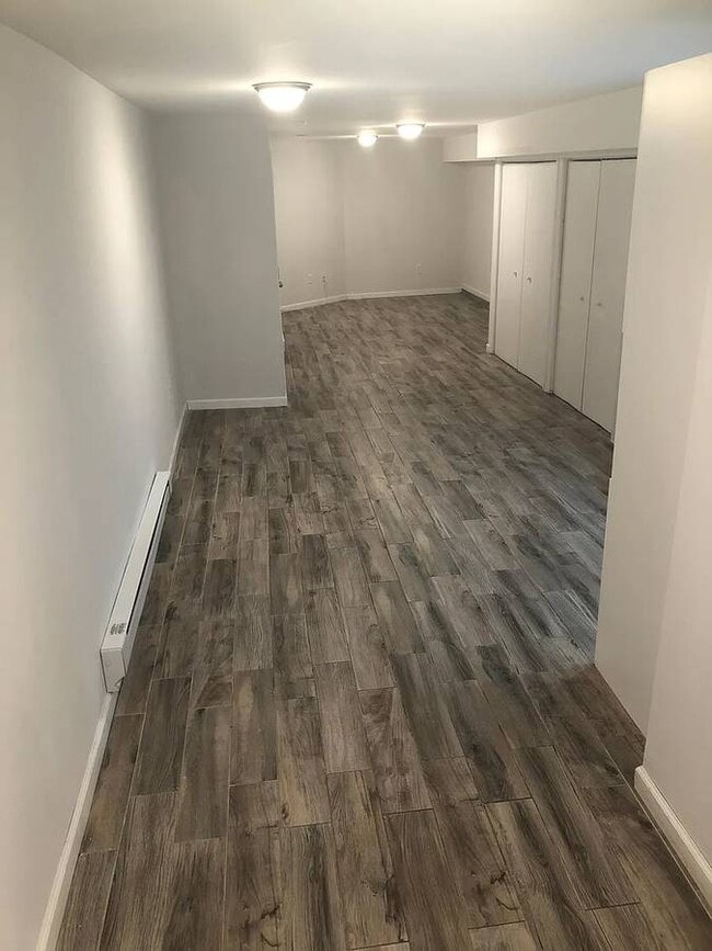 middle / kitchen area