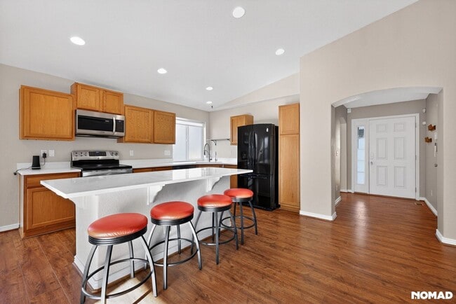 20194 Robins Dr, Denver, CO 80249 - photo 4