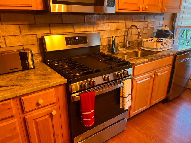 71 Warren St unit 1 plus bedroom Woost, New Haven, CT 06511 - photo 5