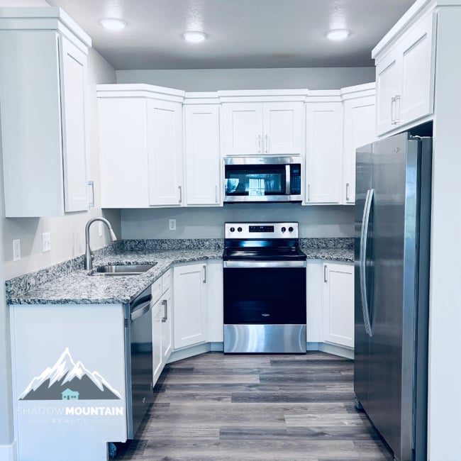 1558 N 160 W unit 102, Logan, UT 84341 - photo 3