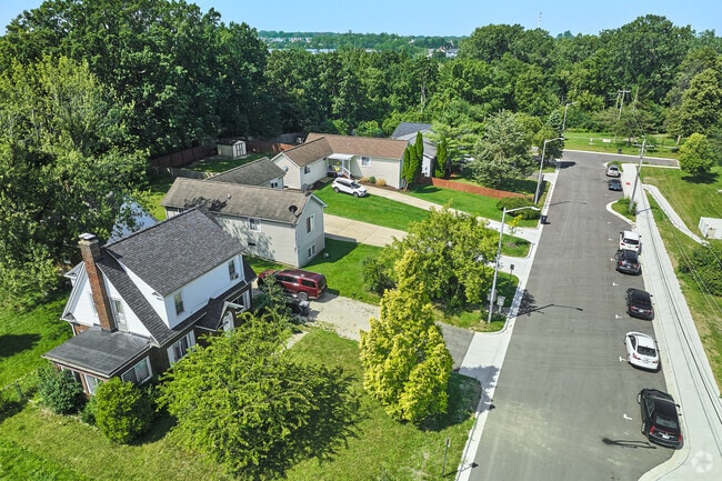 Though mostly made up of housing communities, South Maple Park still has a few single homes.
