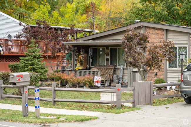 Some houses have decorations and beautiful landscaping in Summerside.