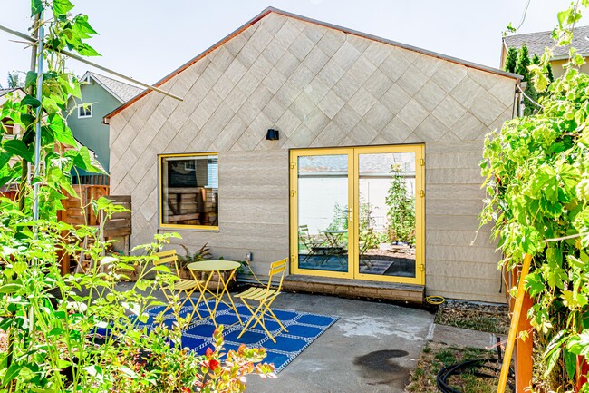 8020 N Hurst Ave unit B, Portland, OR 97203 - photo 3