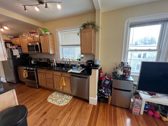 48 Lowell St unit 2, Somerville, MA 02143 - photo 3