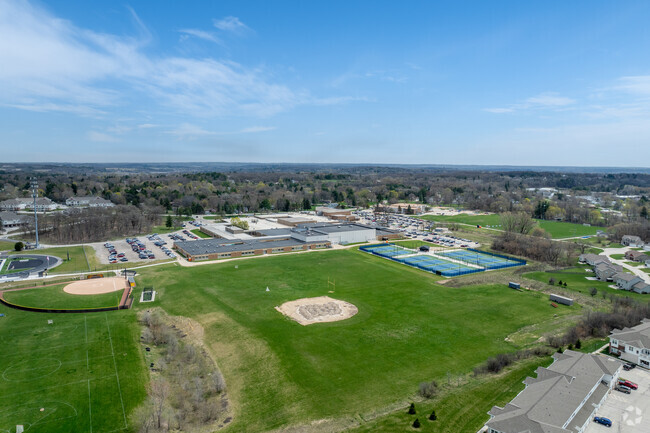 Students can enjoy the beautiful campus at KM Perform School For Arts And Performance.