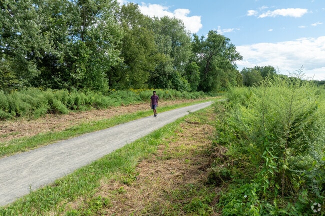 The River‑to‑Ridge Trail runs six miles toward the Shawangunk Ridge.