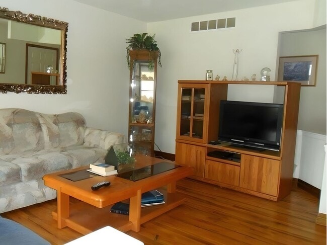 10352 Gulley Ave, Taylor, MI 48180 - photo 3