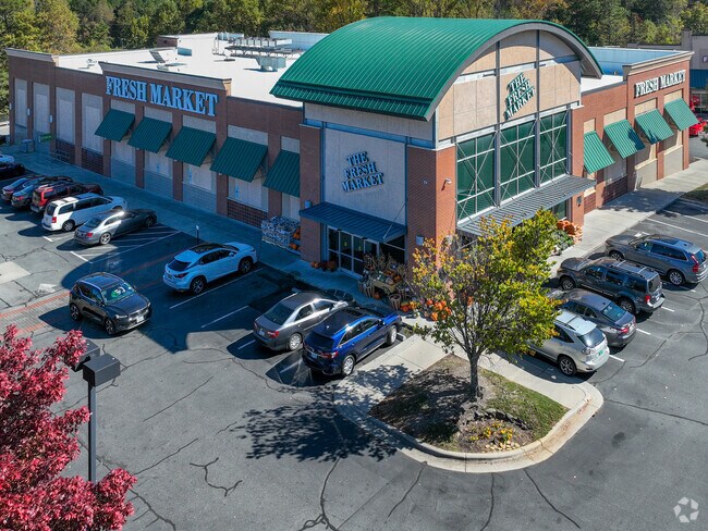 Locals in Reynolda Park love the convenience of shopping at the centrally located Fresh Market.