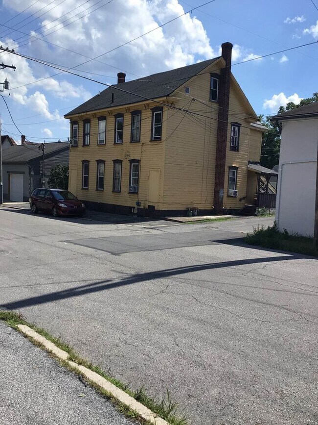 709 20th St Unit 2, Altoona, PA 16602