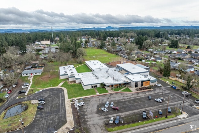 Veneta Elementary School is a public school serving grades K-5 in Veneta.