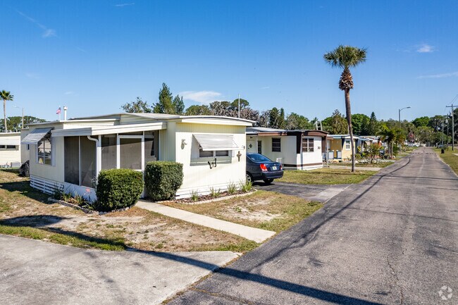 A row of mobile homes sit at Lake Point 55 Plus Mobile Homes in Vista del Largo, Tavares.