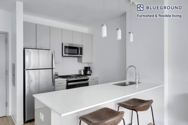 808 W Van Buren St unit FL6-ID530, Chicago, IL 60661 - photo 7