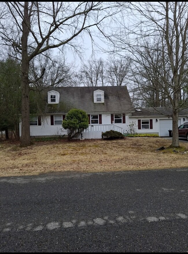 16 Elizabeth Dr, Tivoli, NY 12583