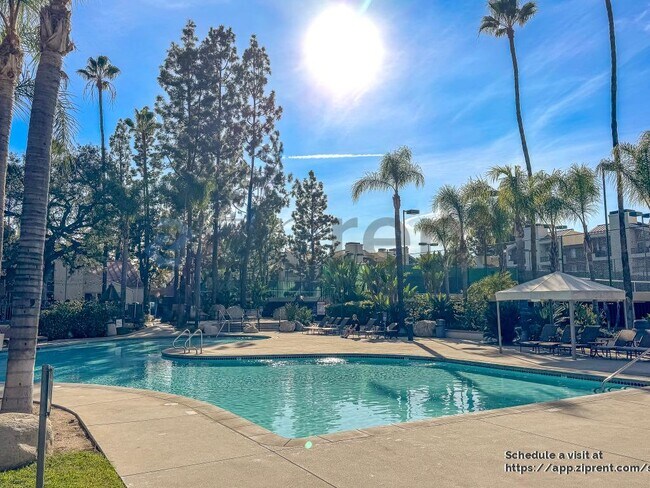 5500 Owensmouth Ave, Woodland Hills, CA 91367 - photo 2