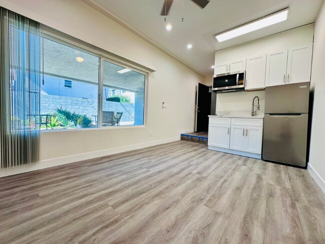 1847 Winona Blvd unit 27, Los Angeles, CA 90027 - photo 2