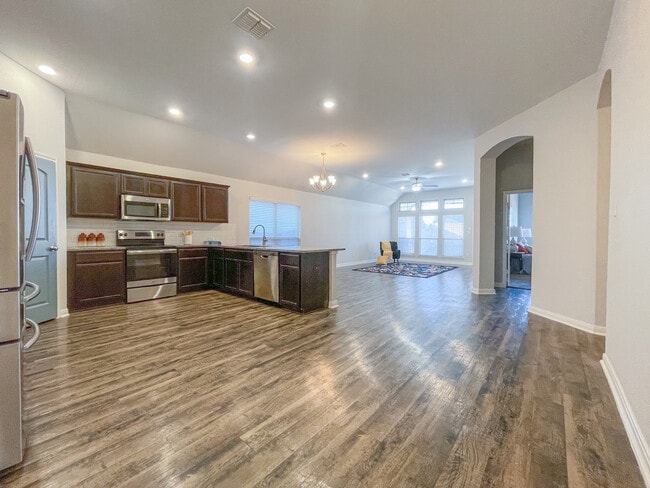 10624 Langham Dr, Waco, TX 76708 - photo 3