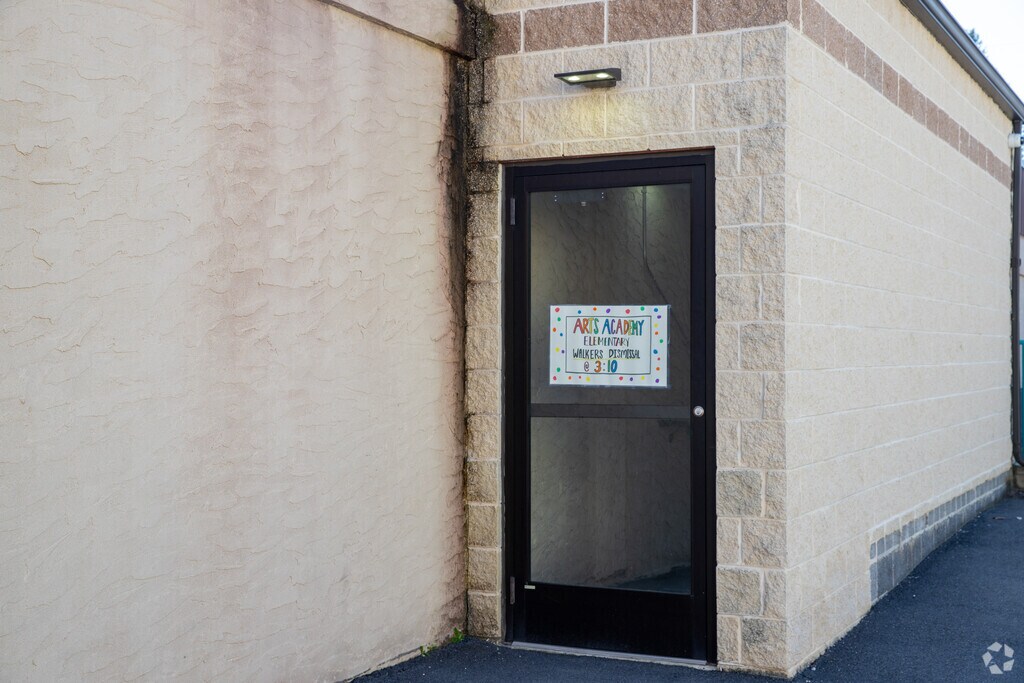 Arts Academy Elementary Charter School provides education in the neighborhood of 
Center City.