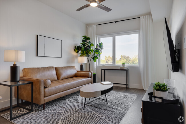 1BR, 1BA - 702SF