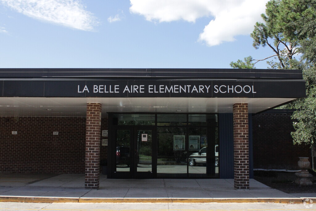 Main entrance to Labelle Aire Elementary School in Park Forest/LA North, Baton Rouge LA