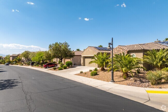 Contemporary ranch-style homes with desert landscaping are characteristic of Anthem Highlands.