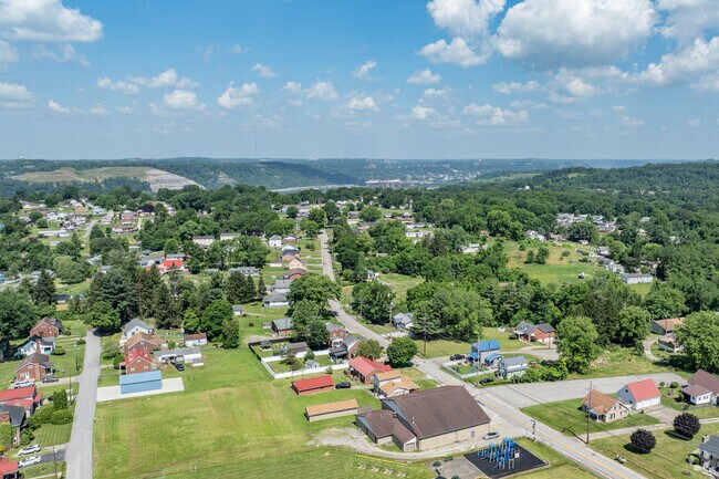 Hooverson Heights has many dead end roads surrounded by trees.