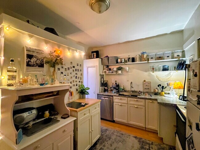 2206 E Locust St unit 2206, Milwaukee, WI 53211 - photo 7