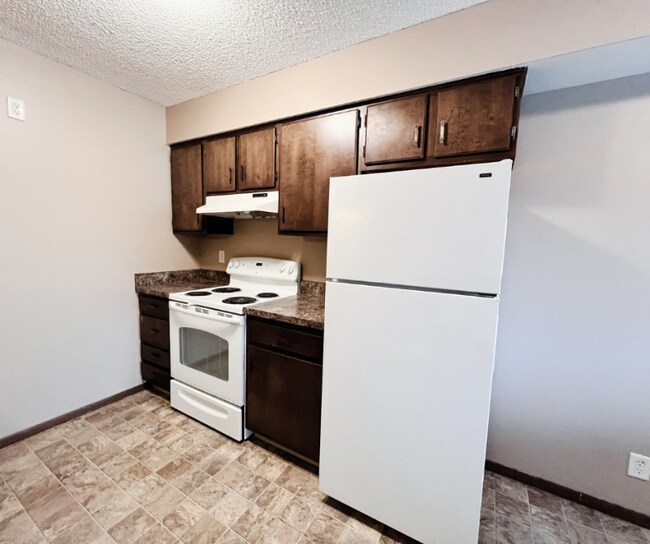 1800 Knox St unit 1830 Knox St. Apt 2, Lincoln, NE 68521 - photo 6