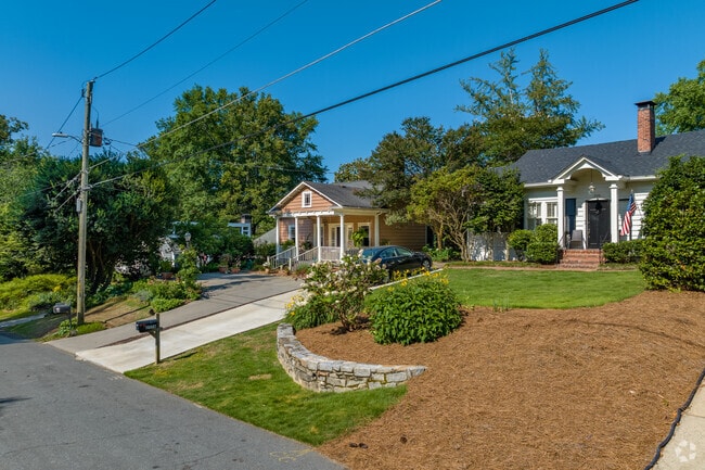 Peachtree Heights neighborhood homes also include single-story bungalows on modest lots.