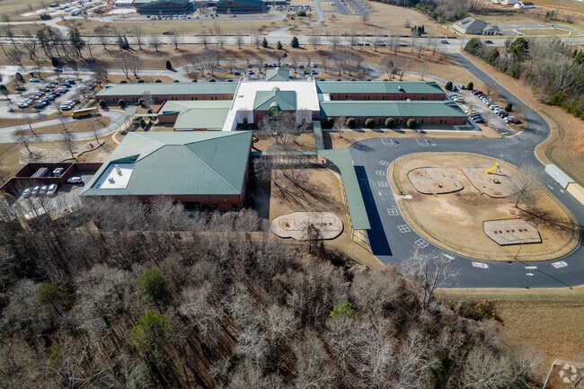 Student pickup at Oakland Elementary School