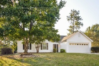 423 Crested View Dr, Loganville, GA 30052