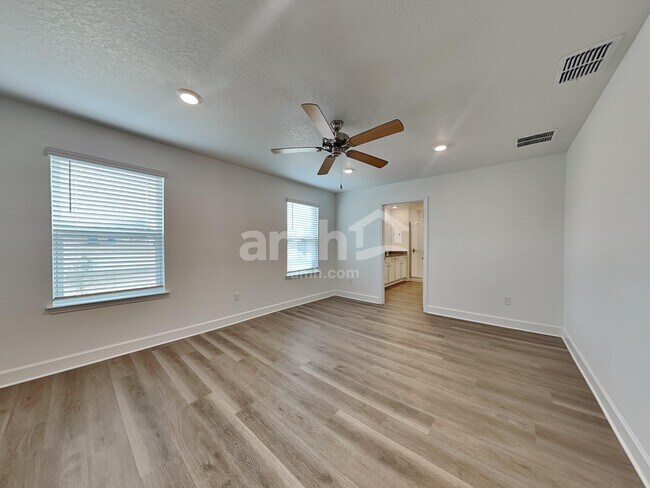 37963 Dusty Saddle Ln, Zephyrhills, FL 33541 - photo 7