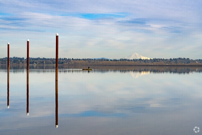 Just west of Hazel Dell, Vancouver Lake Regional Park spans 190 acres and has trails around the water. Residents enjoy fishing and kayaking on the waters.