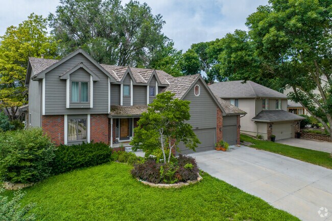 Fountain Hills-Pacific Meadows homes are a melting pot of New Traditional styles and aesthetics.