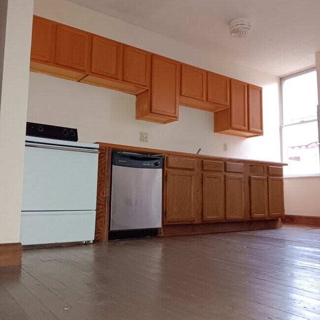 2148 Auburn Ave unit 4, Cincinnati, OH 45219 - photo 2