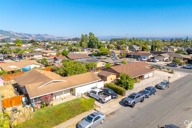 There are a lot of beautiful ranch style homes in the Amesti area.