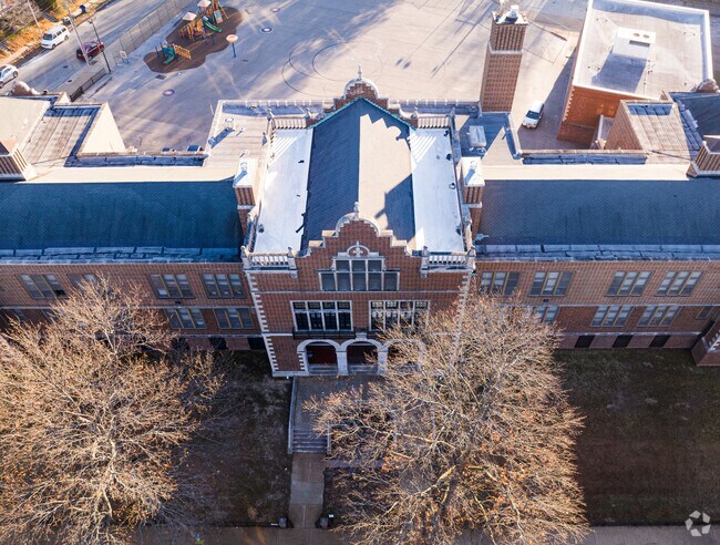 Oak Hill Elementary School is a public school located in ST LOUIS, MO.