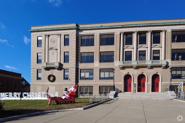 Webster Extension in Everett has 171 students total.