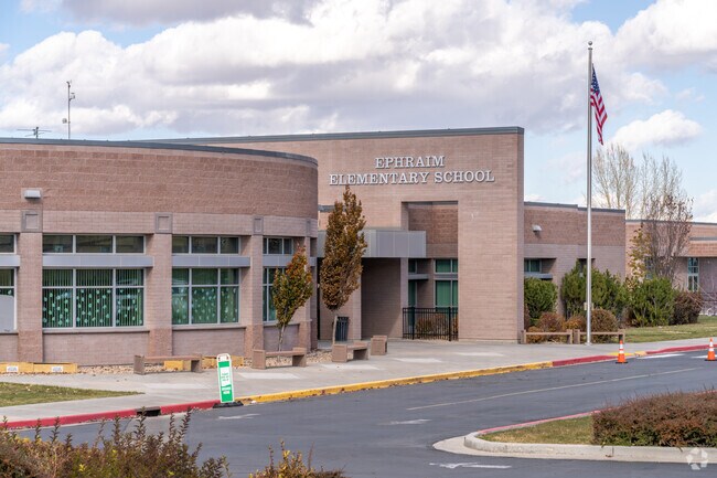 Ephraim Elementary School earns a B-plus rating from Niche.