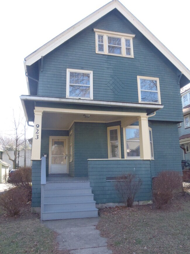 923 Harvard St, Rochester, NY 14610