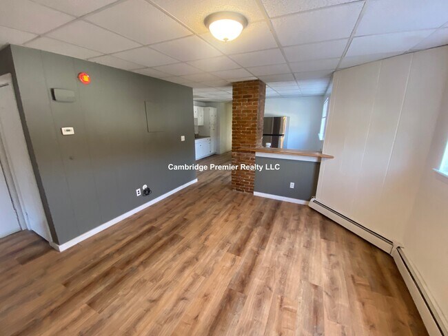 46 Almont St unit 3r, Medford, MA 02155 - photo 4