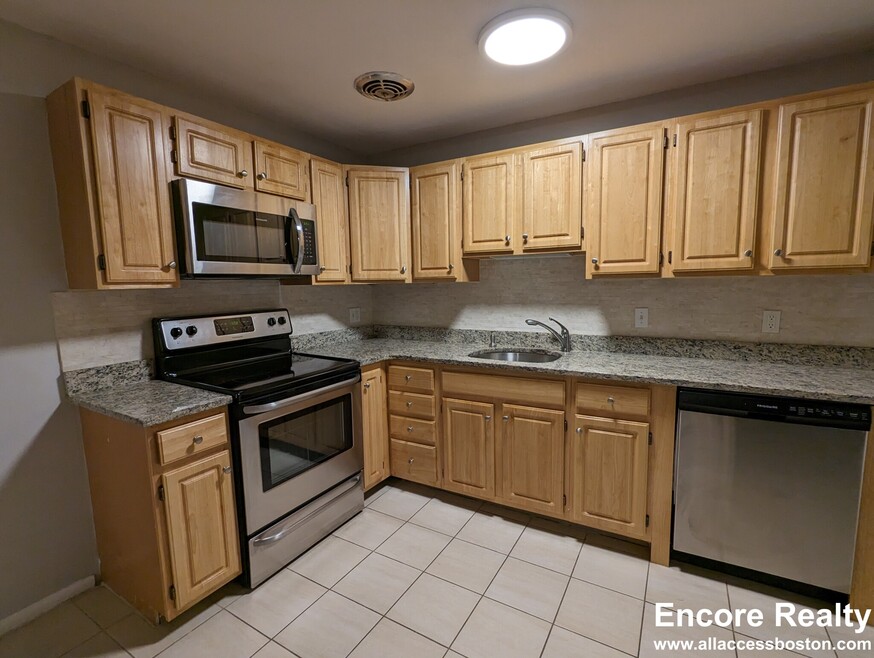 123 Babcock St unit 110-21, Brookline, MA 02446 - photo 1