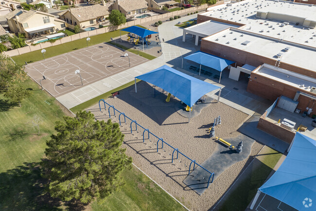 Phoenix’s Kyrene de la Colina Elementary School teaches K-5th grades.