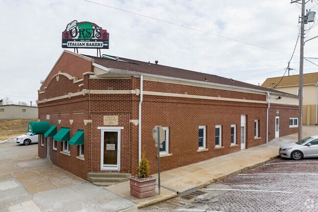 Orsi's Italian Bakery restaurant is the best Italian restaurant in the neighborhood.